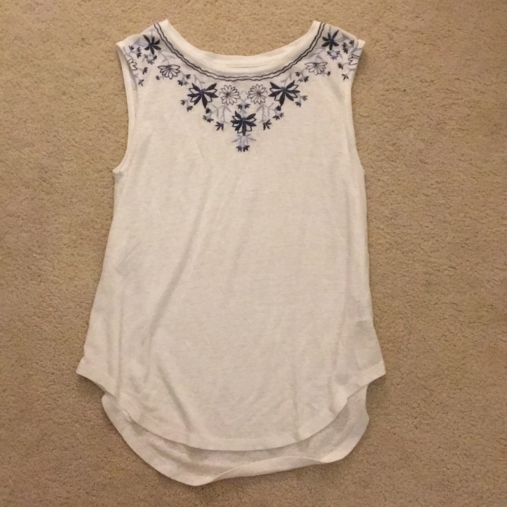 women’s white and blue tank top